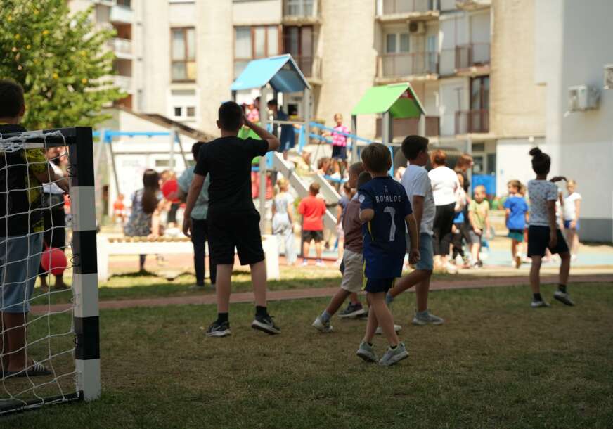 (FOTO ) Bijeljina dobila novo dječije igralište: Vrijedna donacija kompanije m:tel