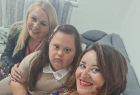 (FOTO) Male Une su se OTAC I MAJKA ODREKLI kad se rodila i završila je u domu: Usvojila ju je Silvana, a Ana je krstila, njihova ljubav je beskrajna i posebna