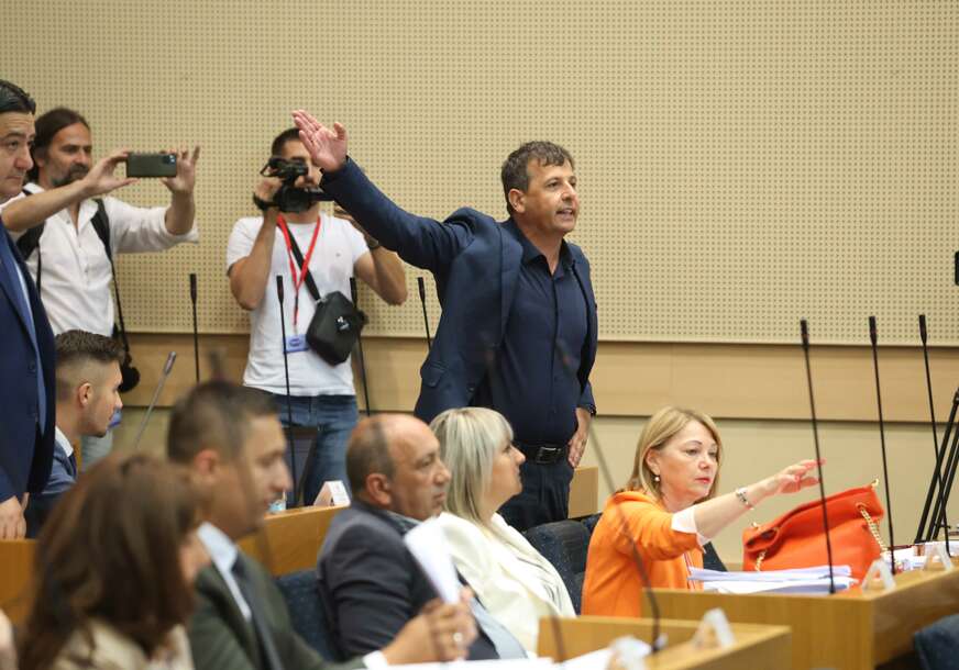 Vukanović izbačen iz skupštinske sale: Burno odreagovao na OVU DODIKOVU IZJAVU