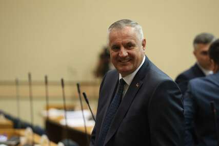 HIT DANA Radovan Višković