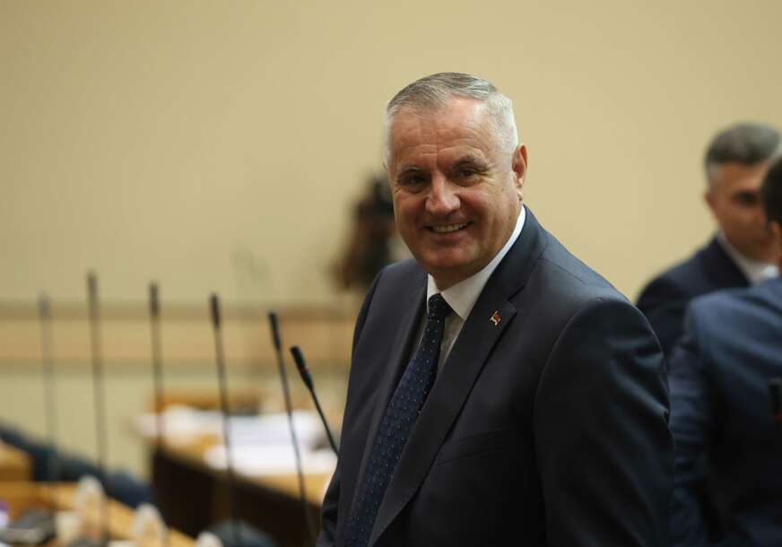 HIT DANA Radovan Višković