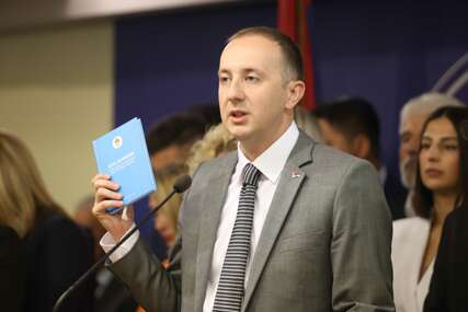 "Ako ima za kumovu zgradu i za kockarnice, mora biti i za puteve u Hercegovini" Bodiroga optužio načelnike opština za podanički stav