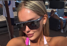 (FOTO) U bikiniju istakla vitku liniju: Najstarija sestra Rodić SE BAŠKARI NA JAHTI, a nedavno prodavala burger