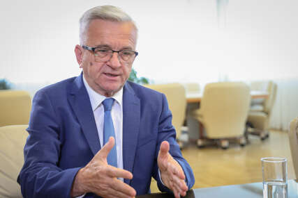 Nedeljko Čubrilović, jedan od najdugovječnijih funkcionera u Srpskoj ZVANIČNO U PENZIJI