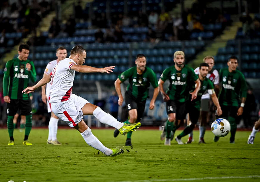 Bilbija postiže gol iz penala