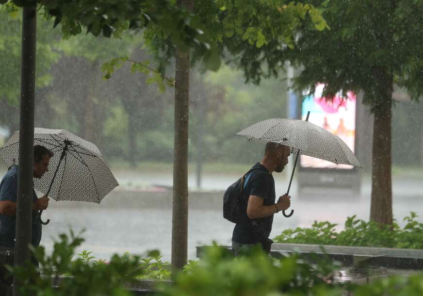 Nakon tropskih dana STIŽE OSVJEŽENJE u BiH: Meteorolozi najavljuju jak vjetar, pljuskove sa grmljavinom, a moguća je i POJAVA GRADA