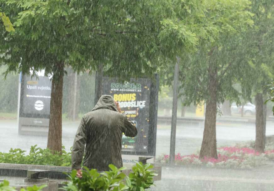 Meteorolozi upalili alarm: U Srpsku stižu pljuskovi, grmljavina i jak vjetar, temperatura naglo pada