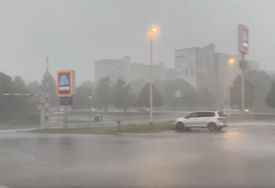 (VIDEO) Veliko nevrijeme u Torontu: Poplave napravile potpuni haos, veliki broj stanovnika bez struje