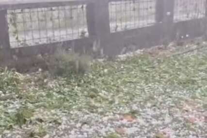 (VIDEO, FOTO) "MJEŠTANI PRIJAVLJUJU ŠTETE" Snažno nevrijeme stiglo u BiH, u ovim gradovima led oštetio kuće i vozila