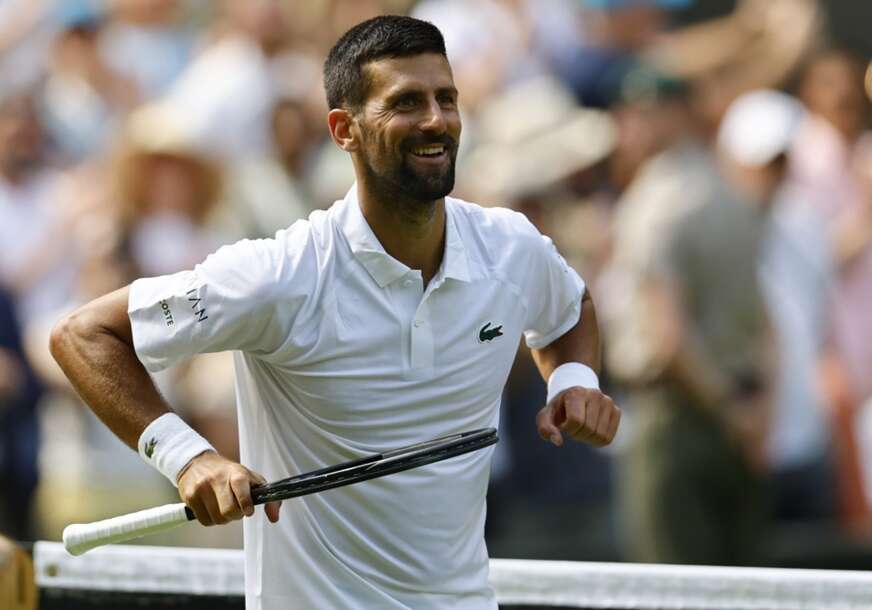 Novak Đoković slavi nakon pobjede u Vimbldonu