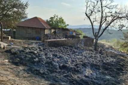 (FOTO) Buknula vatra i odnijela sve: Ilićima je POTREBNA NAŠA POMOĆ, nakon požara su ostali bez sijena, štale za stoku i alata