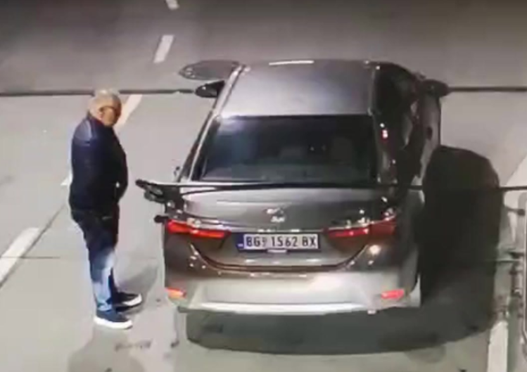 (VIDEO) Snimak postao hit na mrežama: Pokušao da SIPA GORIVO s rukama u džepovima, pa završio na podu