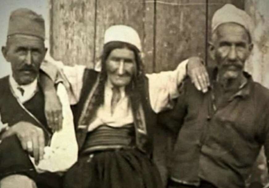 Ružica Pejović sa sinovima