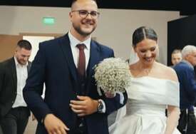 (VIDEO) Dirljivim potezom rasplakali region: Sandra na dan vjenčanja stala pred goste, pa sa trojicom braće i ocem učinila nešto nesvakidašnje