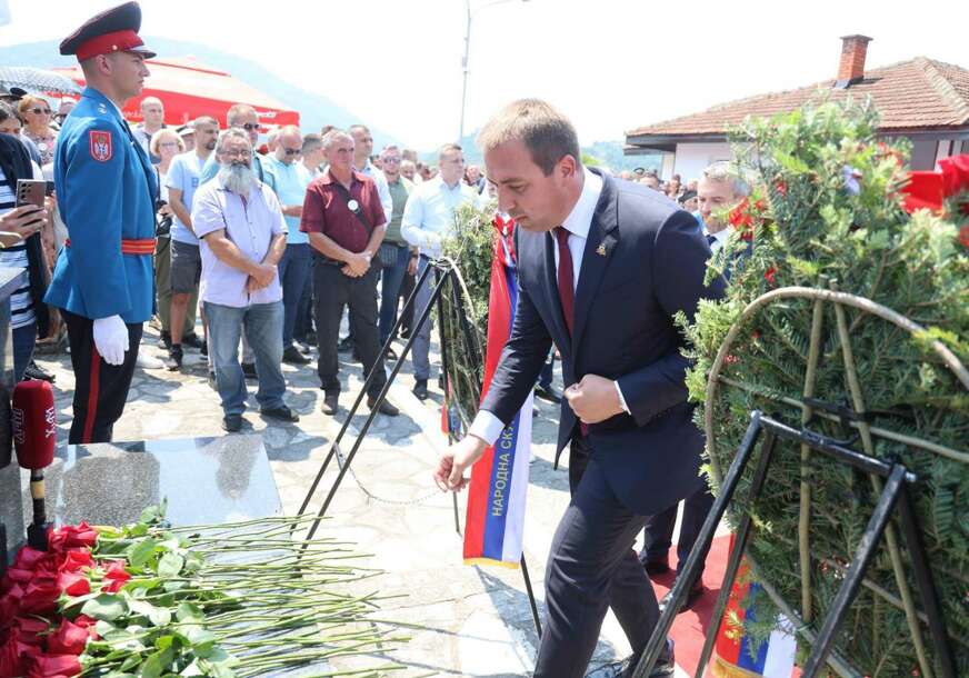 (FOTO) “Stradanje Srba u Podrinju i Birču NAJBOLNIJE STRANICE naše novije istorije” Selak na obilježavanju godišnjice u Bratuncu