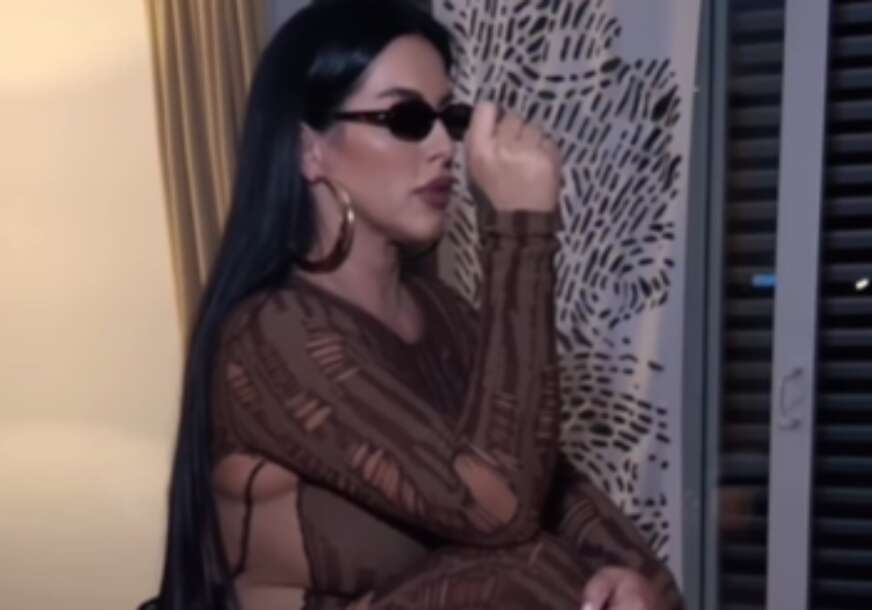 (VIDEO) "TEŠKO JE D**E" Haos na mrežama zbog poze Seke Aleksić, žene poludjele za ovim trendom