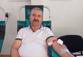 (FOTO) "Ovo je human čin" U Kotor Varošu PRIKUPLJENO 66 DOZA KRVI, a Milorad Savanović je 65. i posljednji put darovao dragocjenu tečnost