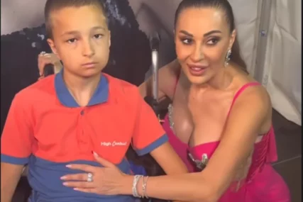 (FOTO) Pjevačicu pred nastup DOČEKAO DJEČAK U KOLICIMA: Ceca čučnula pred njim i uradila veliku stvar, prizor mnogima izmamio suze