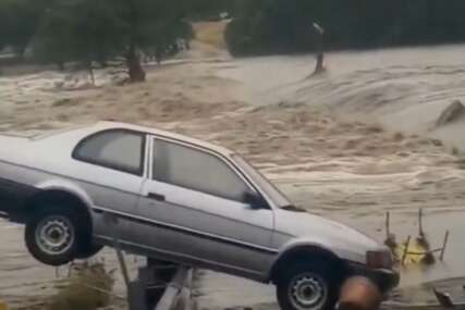 (VIDEO, FOTO) Nestalo 20 DJEVOJČICA iz kampa: Poplave uništile Teksas, ima i preminulih, proglašeno VANREDNO STANJE