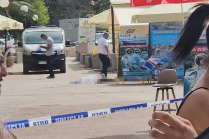 "UBI MI ĐECU" Krici žene odzvanjaju Budvom iz kuće u kojoj su živjeli ubica i ubijeni brat i bratanac