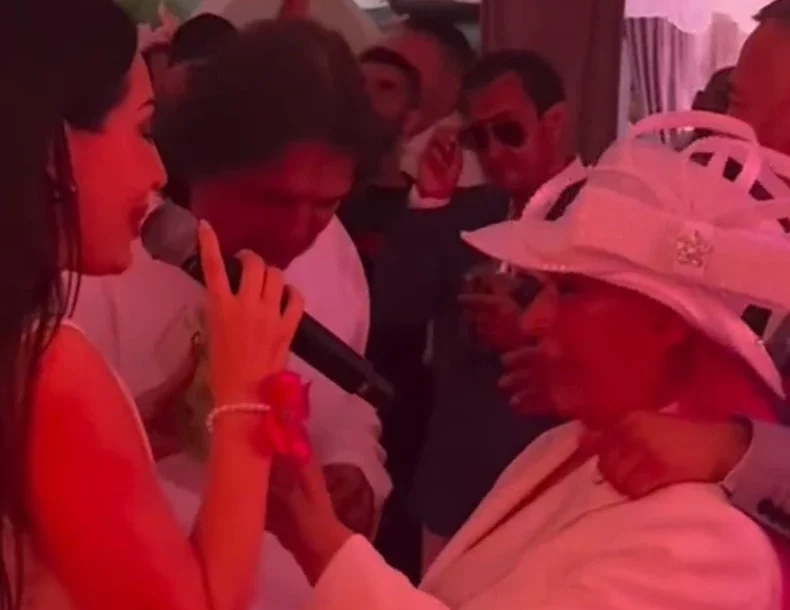 (VIDEO) Mlada nije štedjela na svadbi: Zorica Brunclik OKITILA CECU novčanicama, folk diva ju je u srce dirnula kad je otpjevala ovaj hit
