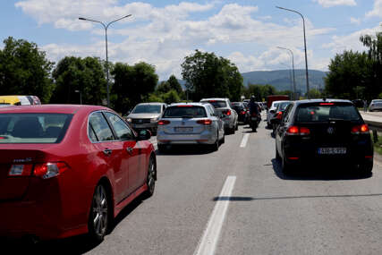 (FOTO) VOZI SE PUNO, ALI I STARO U Srpskoj svake godine sve više vozila, Banjaluka ubjedljivo prednjači, na putevima DOMINIRAJU ONI MATORIJI