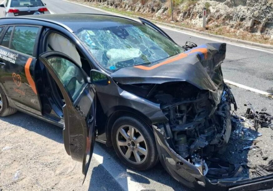 Automobil smrksan u nesreći kod Donje Jablanice