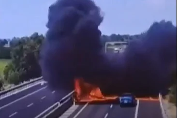 Mali avion pao na auto-put