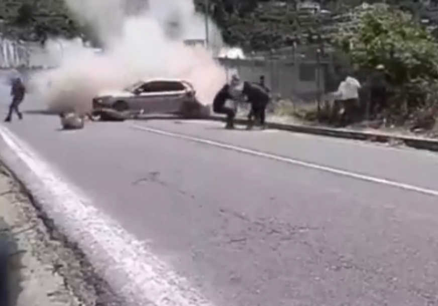 (VIDEO) POGINULE DVIJE OSOBE Strava u Ekvadoru, vozač relija izletio sa staze, pa povrijedio 18 osoba, među kojima i dijete