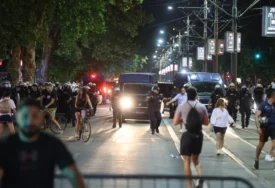 (VIDEO, FOTO) Saobraćaj u Beogradu se jutros odvija normalno: Ozbiljna tuča kod ETF i Pravnog fakulteta, u sinoćnjim incidentima više povrijeđenih policajaca i građana