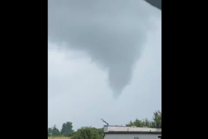 Snimak oluje kod Osijeka