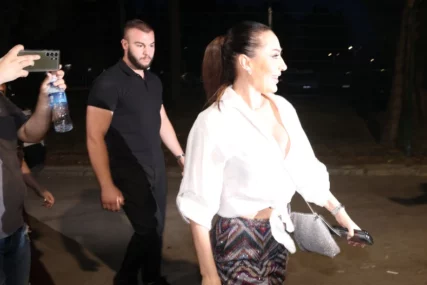 (FOTO) Folk diva kao milion dolara: Ceca Ražnatović STIGLA NA FINALE "Zvezde Granda" u moćnom izdanju