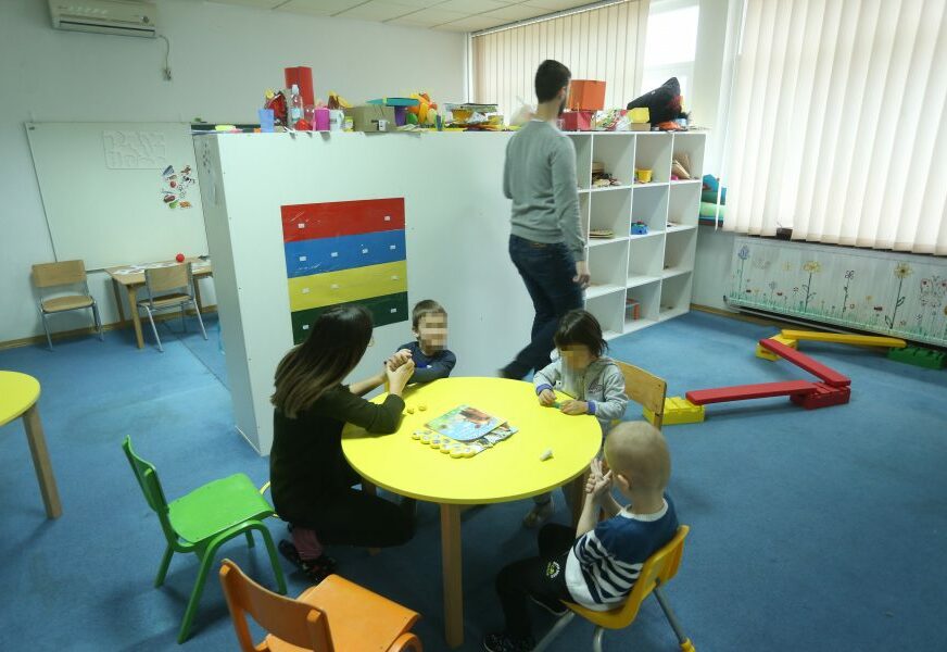 Sve veći broj djece sa smetnjama u razvoju: FZO finansirao oko 5.000 pregleda za djecu u centrima za mentalno zdravlje