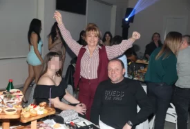 (FOTO) "Bio je pijan, opraštam se od ugostiteljstva" Majka Teodore Džehverović napadnuta u kafiću u kojem je radila