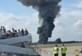 (VIDEO, FOTO) Očevici vidjeli ogromnu vatrenu kuglu: Mali avion se srušio u Londonu odmah nakon polijetanja