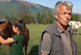 (VIDEO) "Žena me ostavila, djeca su ostala sa mnom" Edin poslije razvoda ostao sa 7 mališana, pa sreću pronašao pored druge žene