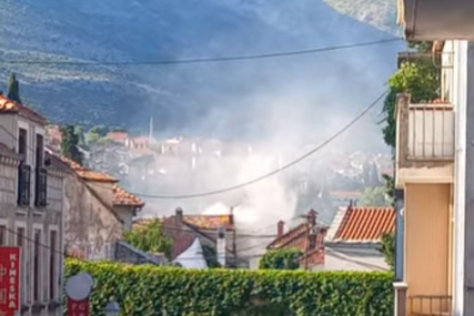 (VIDEO) DRAMA Gori u trebinjskom Starom gradu, vatrogasci na terenu