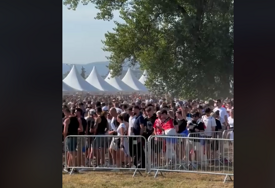 (VIDEO) Na ulazu trčali da ZAUZMU BOLJE POZICIJE: Ogromne gužve dok se publika okuplja na Tompsonovom koncertu