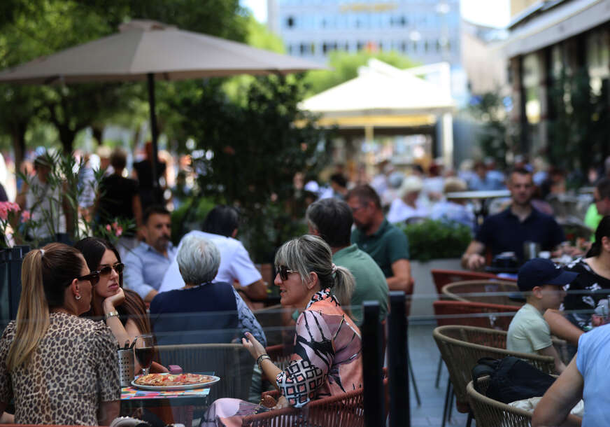 pune bašte kafića u banjaluci 