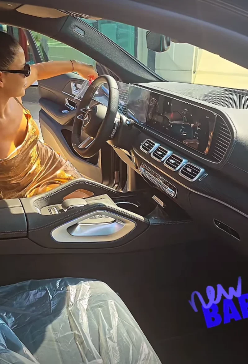 Aleksandra Mladenović kupila novi auto