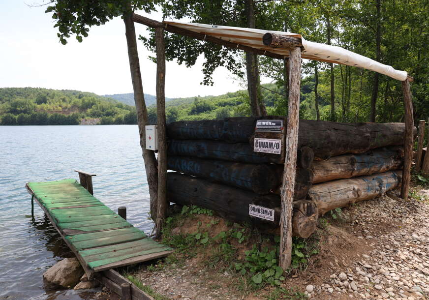 jezero Tomašica i selo Tomašica