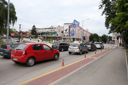 Nesreća u centru Banjaluke: Sudar dva vozila u kružnom toku