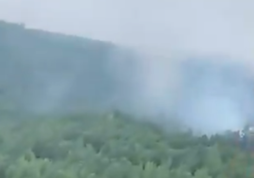 (VIDEO) Iz šume kulja crni dim: Prvi snimak PADA RUSKOG PUTNIČKOG AVIONA , od letjelice nije ostalo ništa