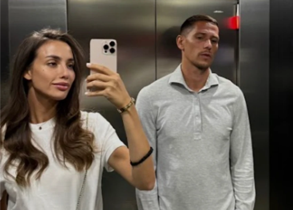 (FOTO) SRPSKI REPREZENTATIVAC I INFLUENSERKA U VEZI Andrea objavila zajedničku sliku sa odmora
