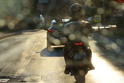 Gas do daske usred noći: Dvojica bahatih motociklista u Banjaluci UHVAĆENA na djelu