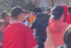 (VIDEO) Emocije su bile na maksimumu: Navijači Liverpula ispred "Enfilda" zapjevali svoju himnu u čast Dioga Žote