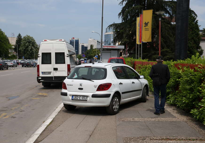 nepropisno parkiranje trotoar pješak