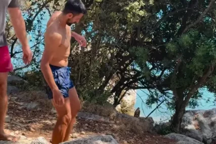 (FOTO) Uživa "za sve pare": Nole u interesantnom društvu u Hrvatskoj, ova objava izazvala HAOS NA MREŽAMA