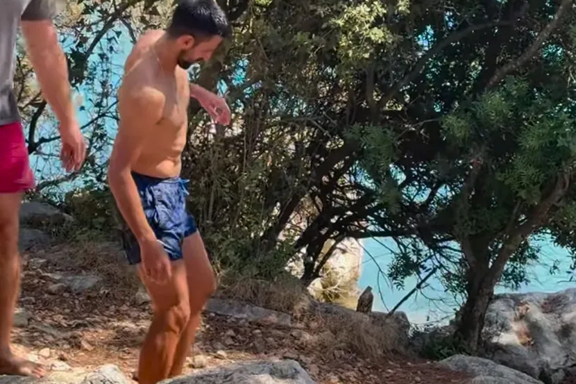 (FOTO) Uživa "za sve pare": Nole u interesantnom društvu u Hrvatskoj, ova objava izazvala HAOS NA MREŽAMA