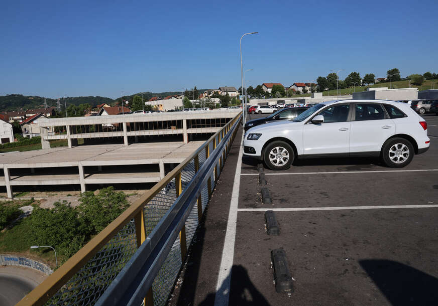 novi parking na ukc rs 